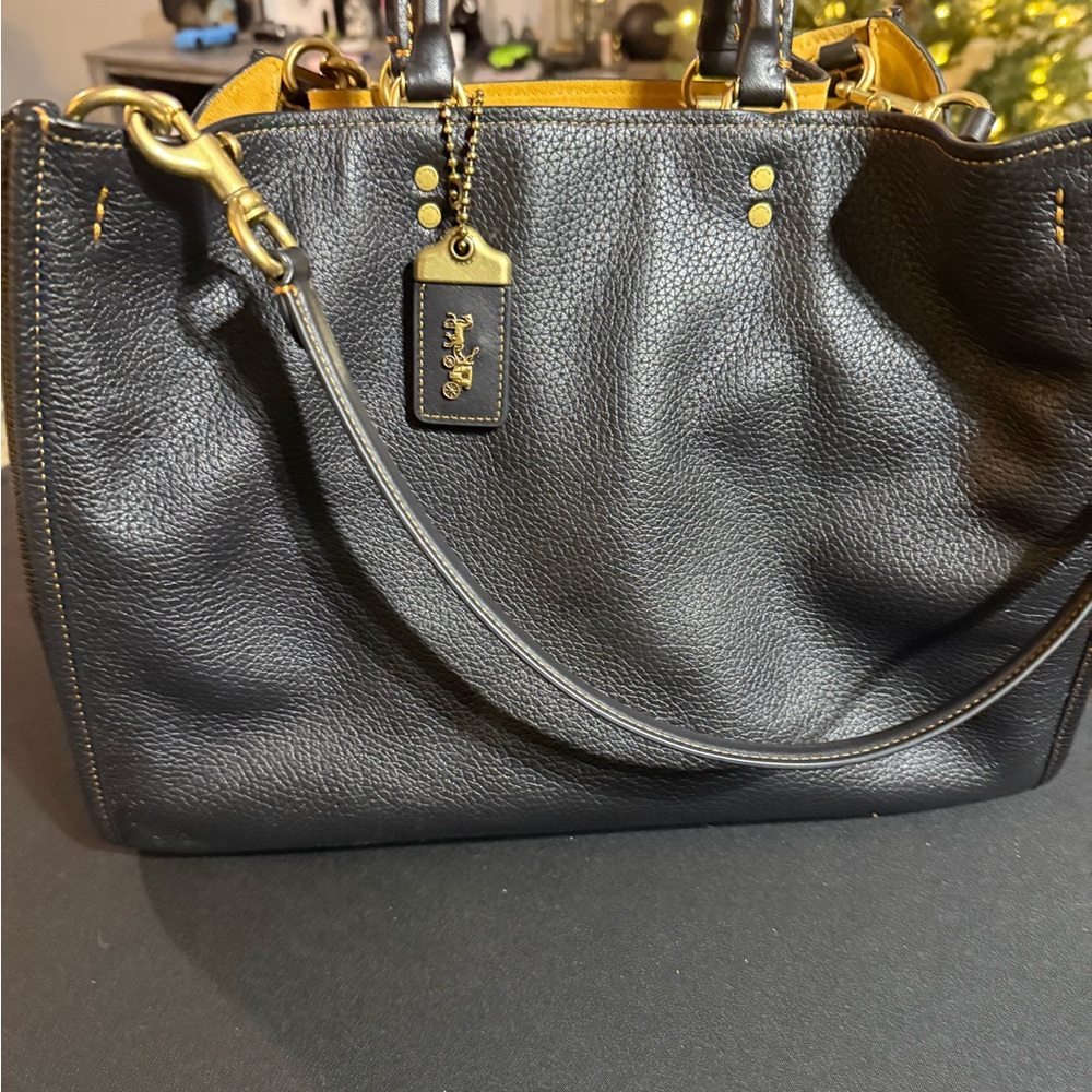 Coach Rogue 39 in pebbled leather